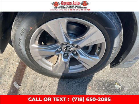 Used 2019 Toyota C-HR LE FWD image 29