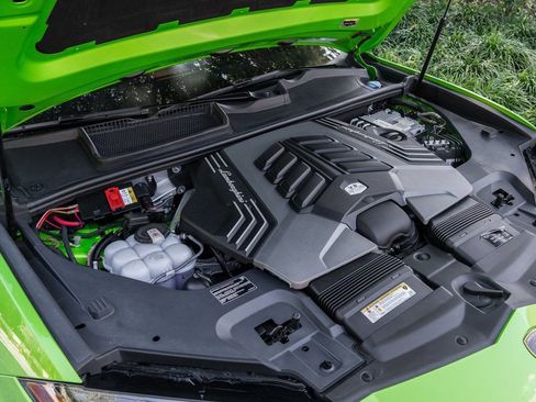 Used 2022 Lamborghini Urus AWD/4WD image 33