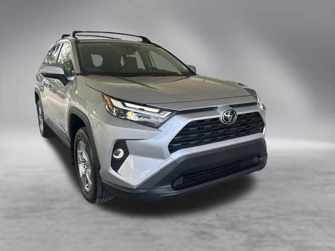 Used 2025 Toyota RAV4 XLE AWD/4WD image 2