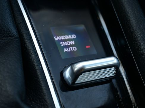 Used 2025 Jeep Compass Limited image 29