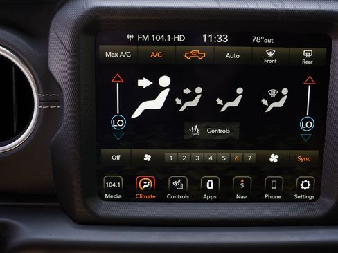 Used 2022 Jeep Gladiator Overland w/ Popular Equipment Package AWD/4WD image 25