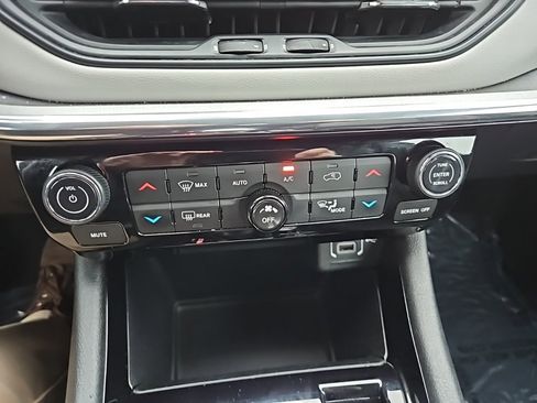 Used 2024 Jeep Compass Limited image 19