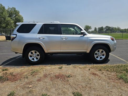 Used 2016 Toyota 4Runner SR5 AWD/4WD image 6