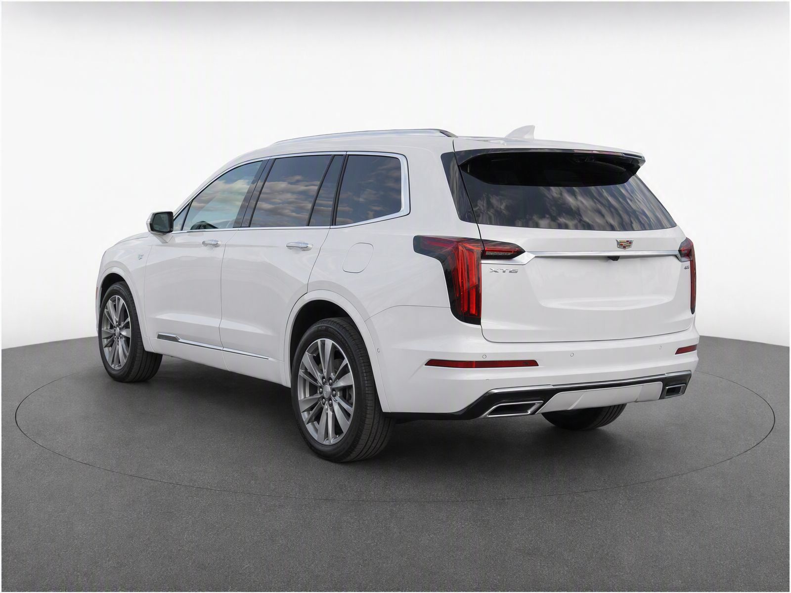 Used 2025 Cadillac XT6 Premium Luxury w/ Technology Package FWD image 3