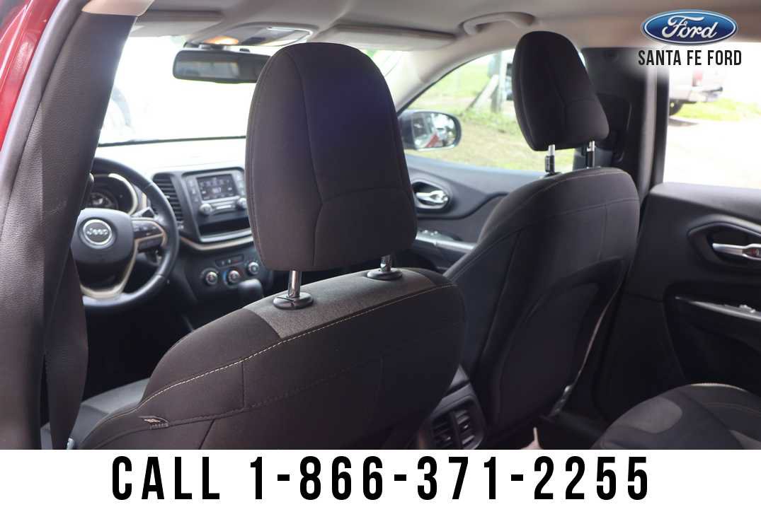 Used 2016 Jeep Cherokee Sport FWD image 14