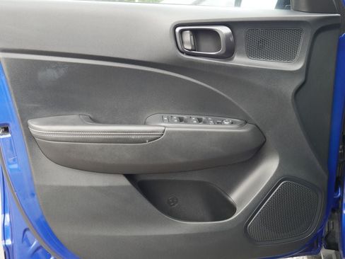 Used 2023 Hyundai Venue Limited FWD image 29