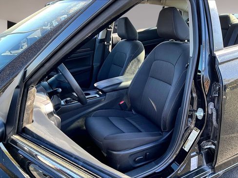 Used 2025 Nissan Altima 2.5 SV image 21