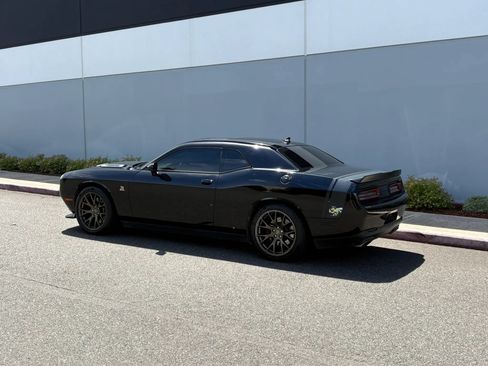 Used 2016 Dodge Challenger R/T Scat Pack w/ Leather Interior Group RWD image 4