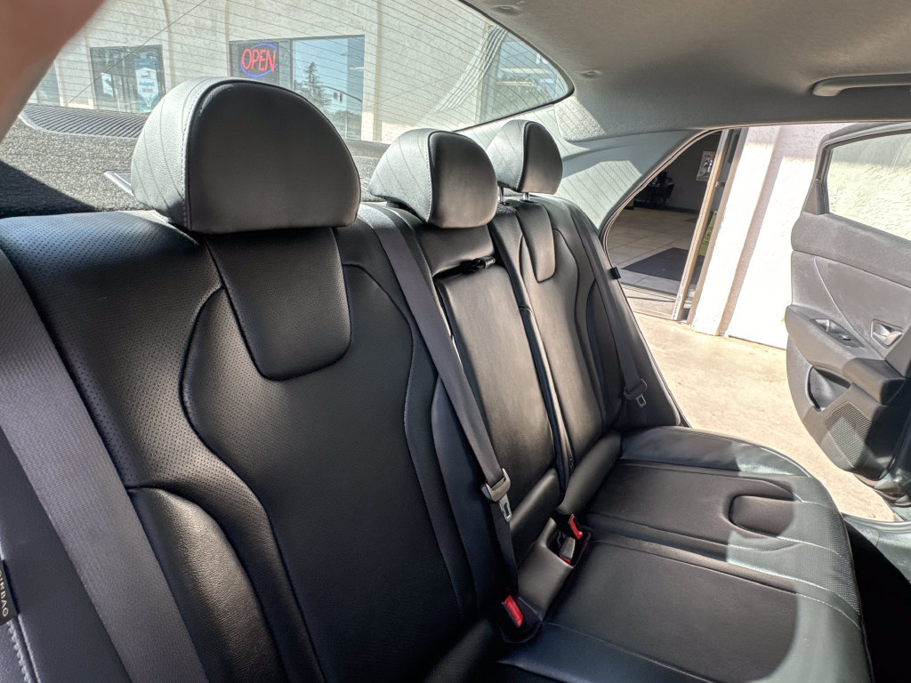 Used 2024 Hyundai Elantra Limited FWD image 17