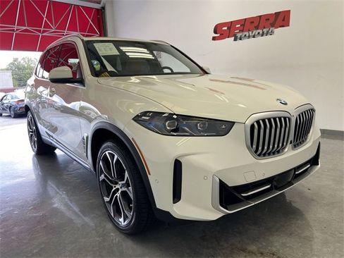 Used 2025 BMW X5 xDrive40i w/ Premium Package image 11