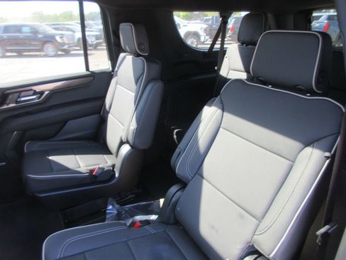 New 2026 GMC Yukon XL Elevation w/ Elevation Premium Package AWD/4WD image 13