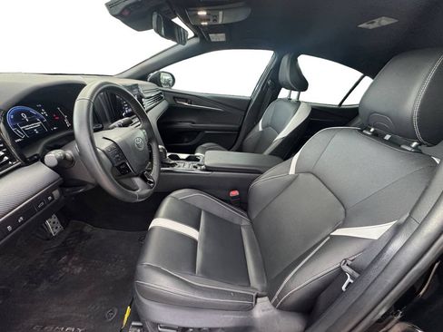 Used 2025 Toyota Camry SE w/ Convenience Package FWD image 10