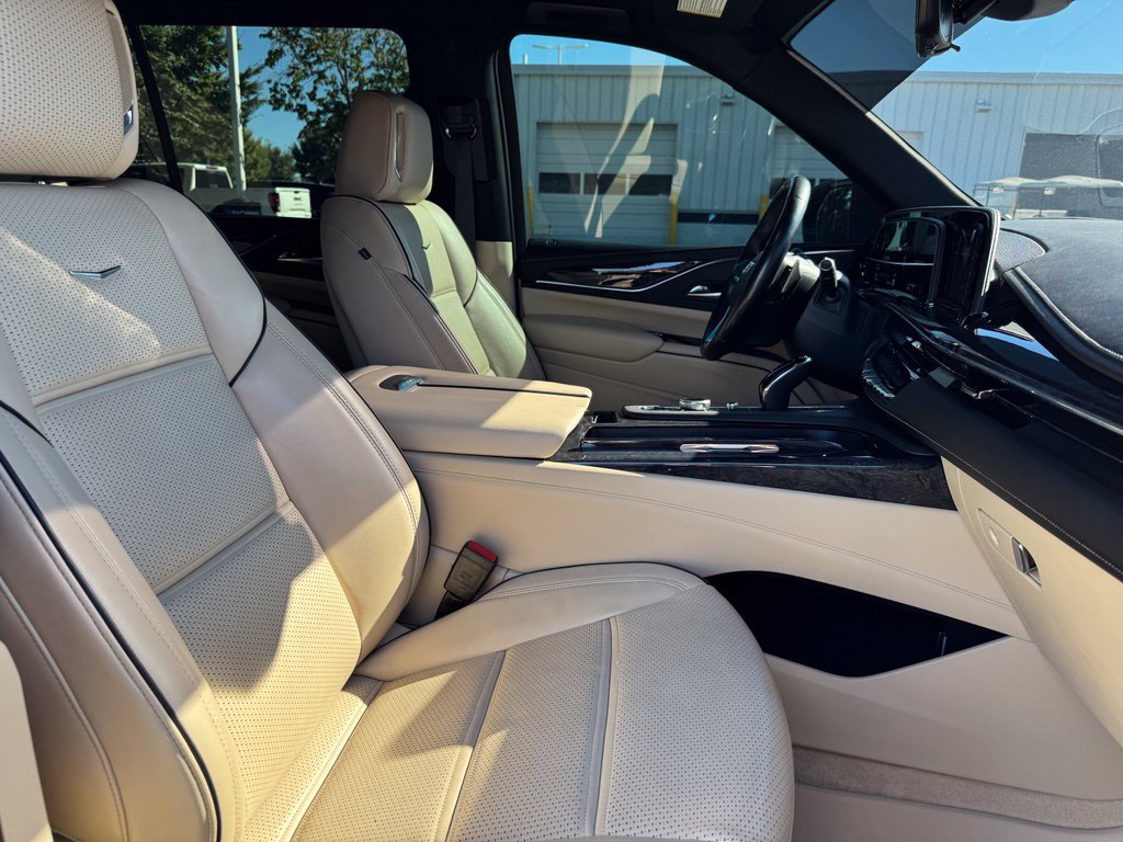 Certified 2022 Cadillac Escalade ESV Premium Luxury w/ Performance Package AWD/4WD image 14