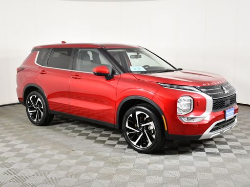Used 2024 Mitsubishi Outlander SE AWD/4WD image 4