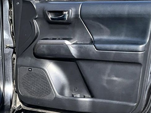 Used 2022 Toyota Tacoma Limited image 23