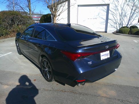 Used 2019 Toyota Avalon Touring image 10