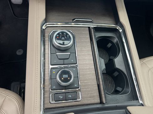 Used 2023 Ford Expedition Limited image 8