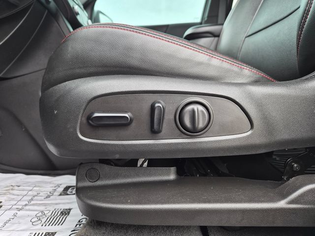 Used 2023 Chevrolet Equinox RS w/ RS Leather Package FWD image 17