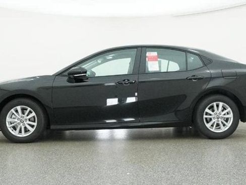 New 2026 Toyota Camry Hybrid FWD image 18