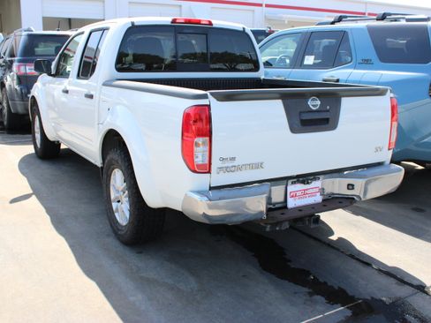 Used 2014 Nissan Frontier SV RWD image 6