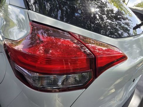 Used 2019 Nissan Kicks SV FWD image 10