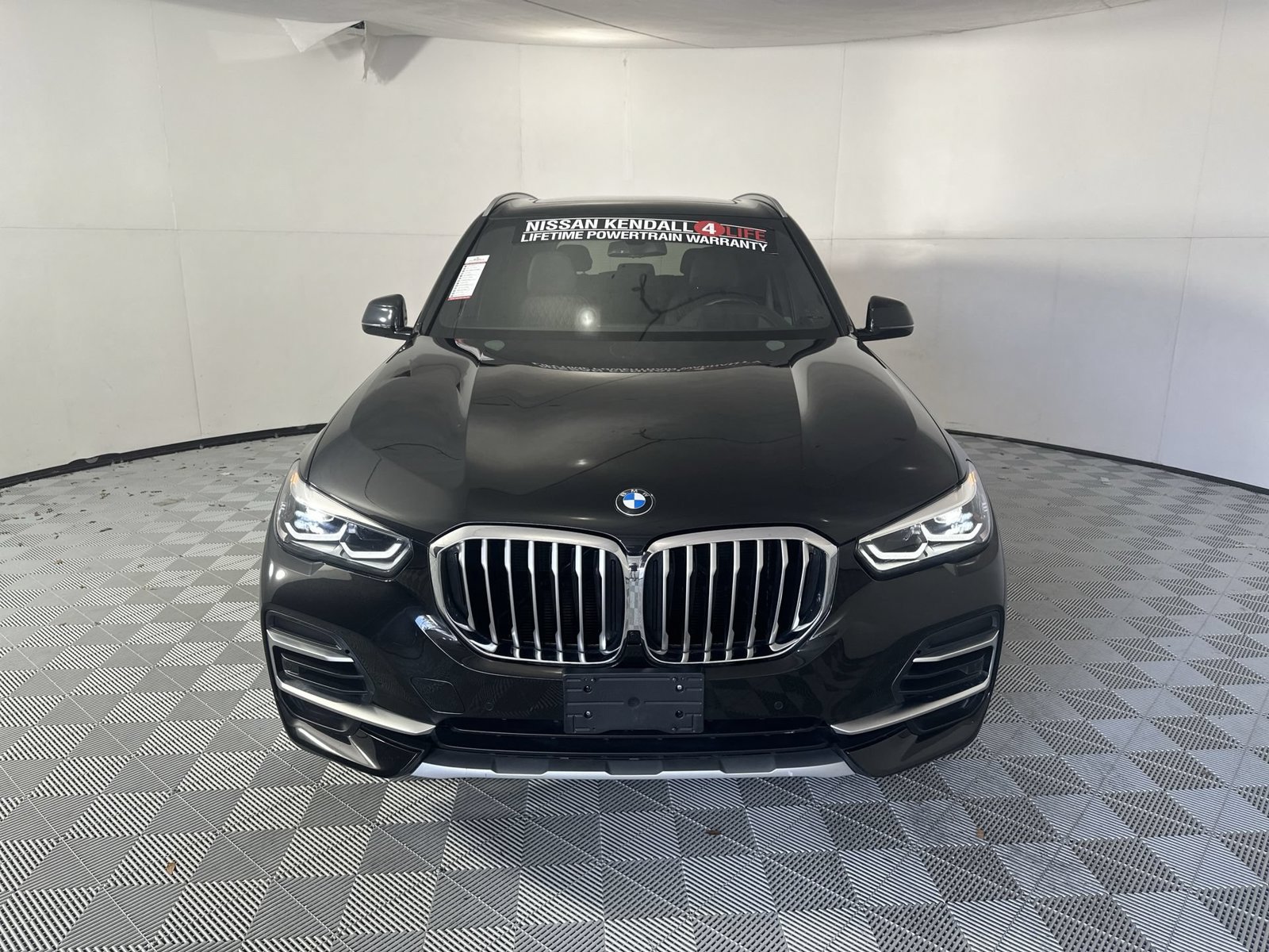 Used 2022 BMW X5 xDrive40i w/ Premium Package AWD/4WD image 3