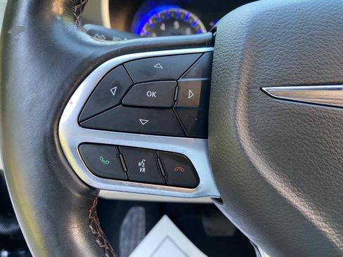 Used 2020 Chrysler Pacifica Touring-L FWD image 63