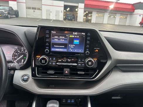 Used 2022 Toyota Highlander XLE image 35