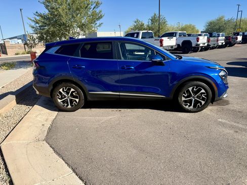 Used 2023 Kia Sportage EX image 2