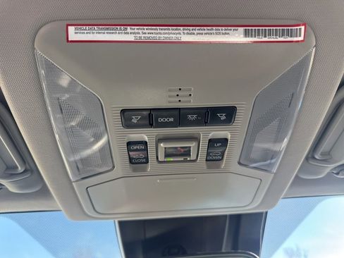 Used 2021 Toyota RAV4 XLE Premium image 24