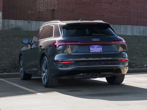 Certified 2024 Audi Q8 e-tron Premium Plus image 5
