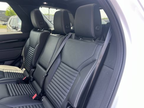 Certified 2025 Land Rover Discovery S AWD/4WD image 34