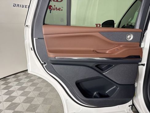 New 2025 Lincoln Navigator Reserve image 18