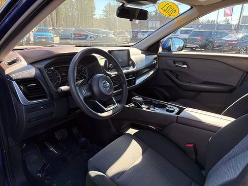 Used 2021 Nissan Rogue SV image 16