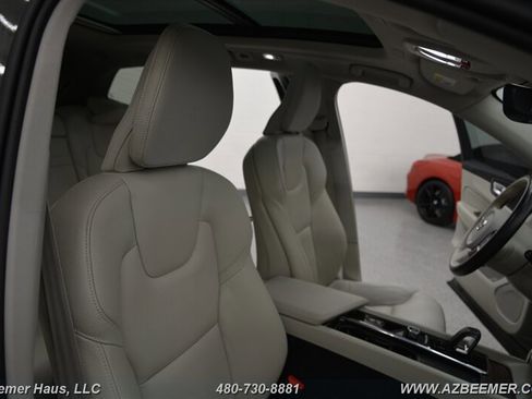 Used 2022 Volvo XC60 T8 Inscription Expression w/ Advanced Package image 21