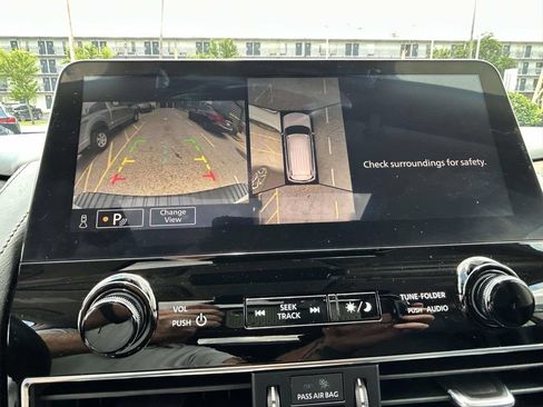 Used 2024 Nissan Armada SL w/ Captain's Chairs Package RWD image 16
