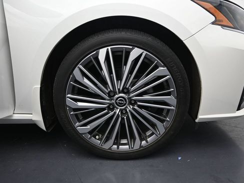 Used 2024 Nissan Altima 2.5 SL FWD image 6
