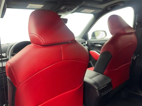 Used 2024 Toyota Highlander FWD image 37