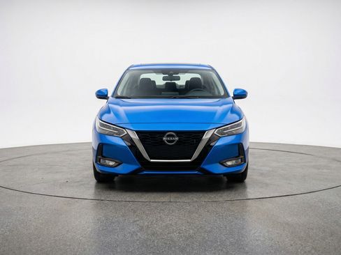 Used 2025 Nissan Sentra SV FWD image 2