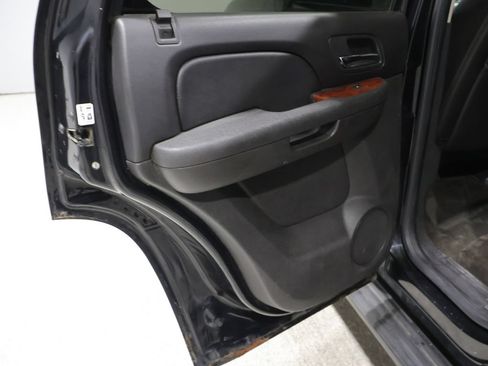 Used 2011 GMC Yukon SLT w/ SLT-2 Equipment Package AWD/4WD image 18