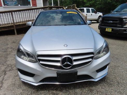 Used 2014 Mercedes-Benz E 350 4MATIC Sedan image 3