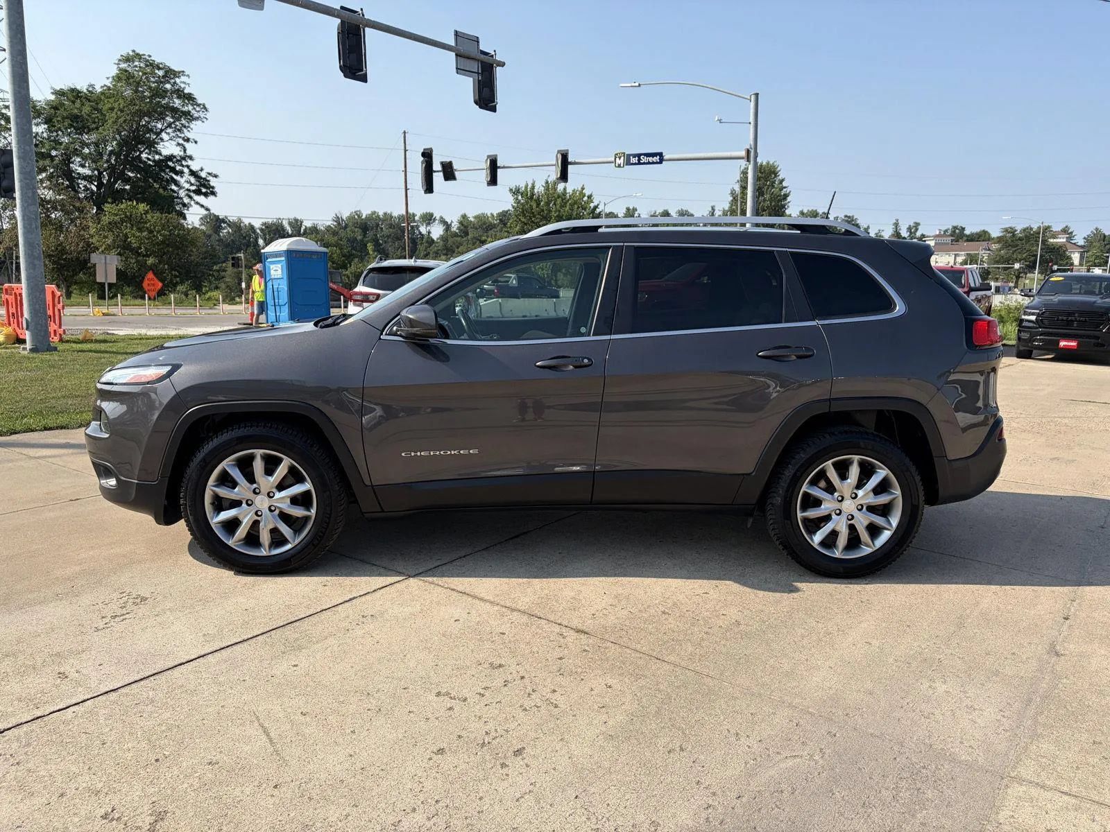 Used 2018 Jeep Cherokee Limited FWD image 5