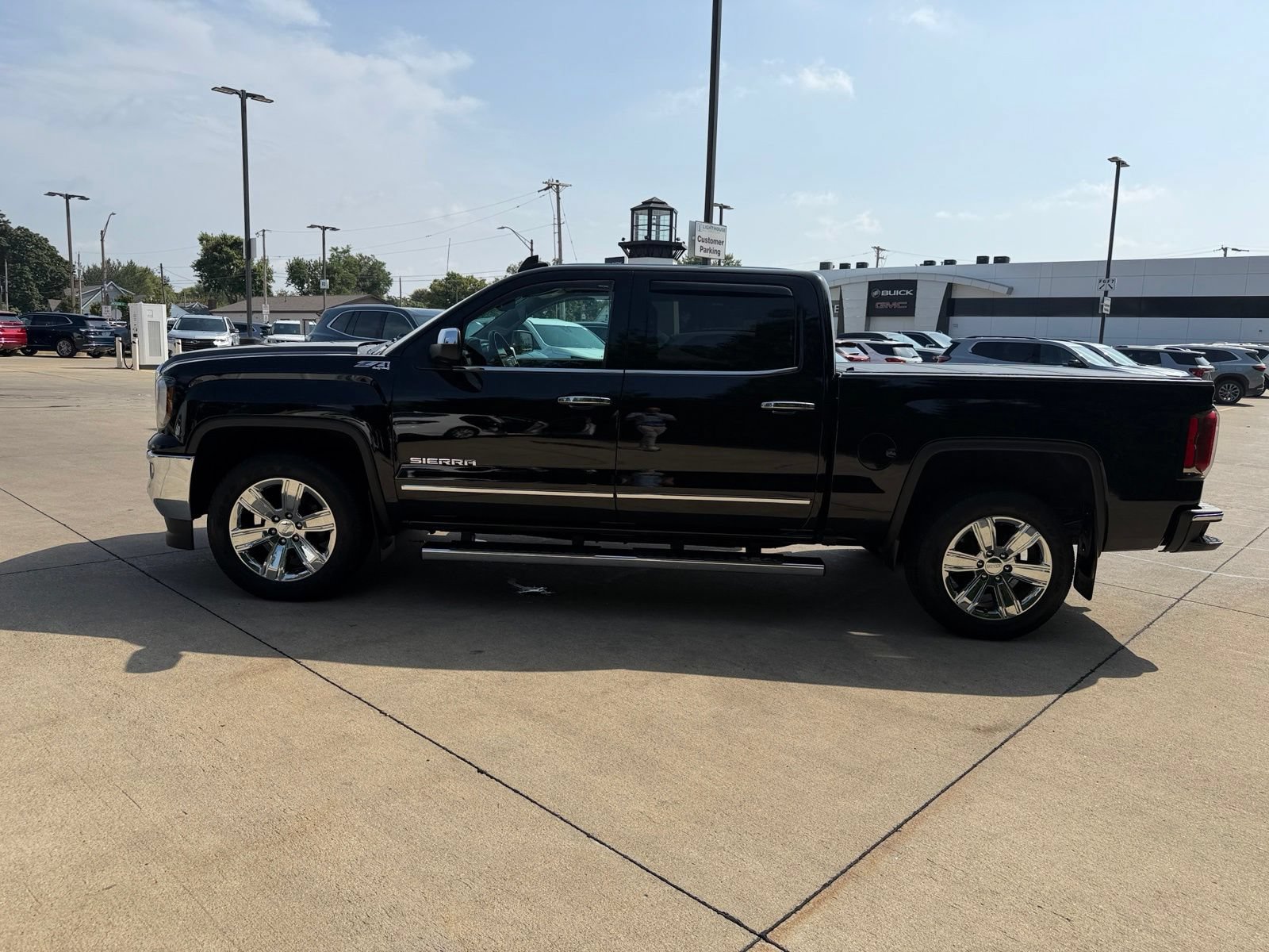 Used 2017 GMC Sierra 1500 SLT AWD/4WD image 8