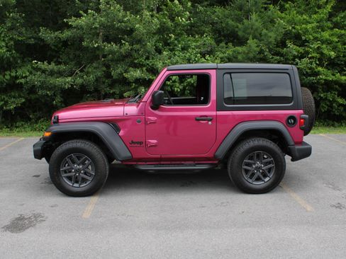 Used 2024 Jeep Wrangler Sport AWD/4WD image 5