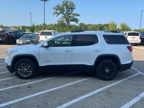 Used 2018 GMC Acadia SLT AWD/4WD image 2