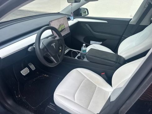 Used 2023 Tesla Model Y Performance AWD/4WD image 2