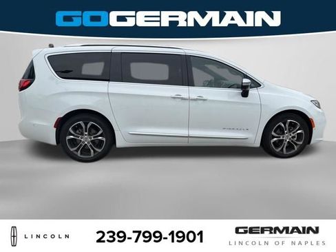 Used 2023 Chrysler Pacifica Pinnacle image 8