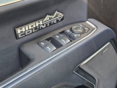 Used 2022 Chevrolet Silverado 1500 High Country w/ High Country Premium Package AWD/4WD image 10