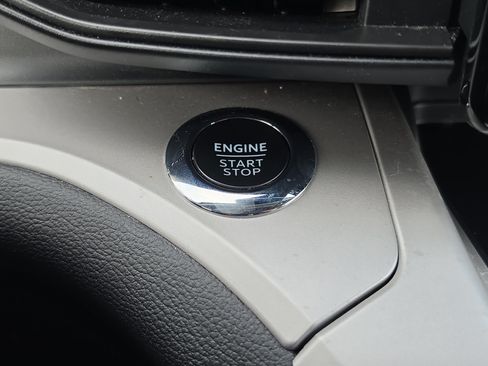 Used 2023 Ford Explorer XLT RWD image 30