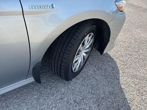 Used 2020 Toyota Camry LE image 10